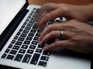 Ξερόλες υβριστές του διαδικτύου