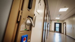 Experten: Därför backar regeringen på straffåldern
