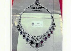 'La gauche collar'