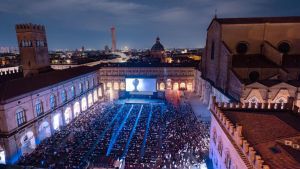 Cinema in piazza Maggiore, ecco i 10 film (+1) da non perdere quest’estate sotto le stelle