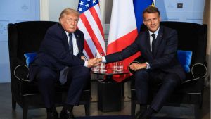 Al G7 Macron corteggia Trump, ed evita i dazi sullo champagne