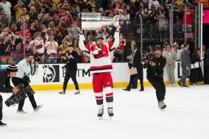 ‘Give him his flowers’: Oilers fans celebrate Taylor Hall’s Stanley Cup victory