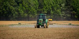 Does paraquat cause Parkinson’s? Here’s what the evidence says about this common weed killer
