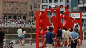 El alquiler de pisos en verano en Gijón dispara los precios por encima de los 1.500 euros por quincena