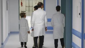 Sanità, un’altra estate di disagi nella Venezia Giulia: ridotti posti letto, visite e interventi