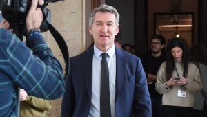 El PP enarbola ahora el 'No a la guerra' por el que confrontó con el Gobierno en su genuflexión a Trump