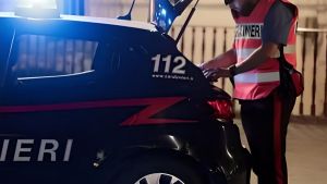 Rissa in strada tra minori. Diciassettenne ancora grave. Indagini su un secondo ferito