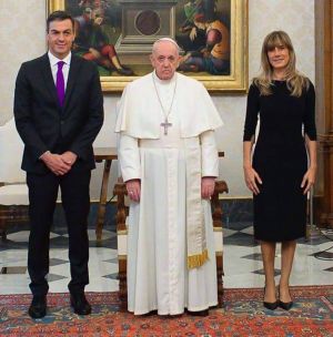 A Sanchinflas no lo blanquea ni la lejía vaticana