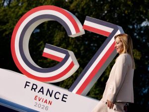 Meloni al G7 di Évian. 