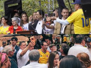 Cepeda y Abelardo en Bogotá: la puja está en el voto de la clase media
