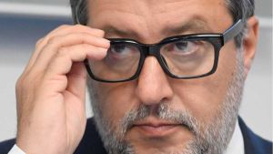 Salvini in trappola: la rinuncia del Viminale per paura. Vannacci eguaglia la Lega. Giorgetti: 