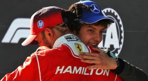 Antonelli-Hamilton, un nuovo duello in F1: il pilota più vincente della storia sfida il giovane fenomeno per il titolo mondiale