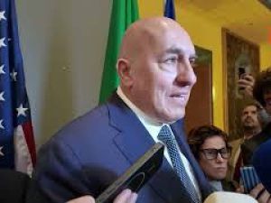 Crosetto su sminamento Hormuz: Navi italiane pronte, ma mancano precondizioni