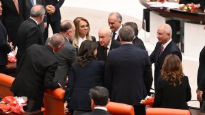 MHP ve Bahçeli’nin 'gelen her topu taca atma' yaklaşımı