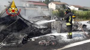 Reggio Emilia, fiamme su camion in Autosole