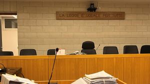Portici, nonno condannato a 14 anni per abusi sulle nipotine gemelle di 6 anni