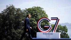Da Al Bano a James Bond. La playlist by Macron per accogliere i leader al G7