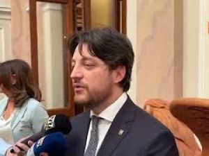Stefani (Regione Veneto) su divieto social ai minori: Serve un limite d'età come per la patente