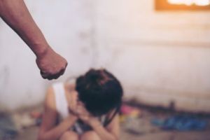 Къща на ужасите: Съпруг принуди жена си да спи с над 120 мъже