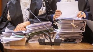 Voghera, picchia l’ex moglie dentro un bar, ora un 33enne finisce a processo