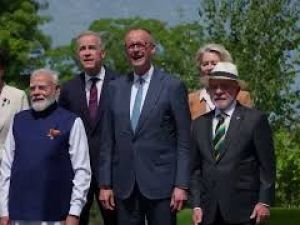 Meloni e Modi scherzano tra i leader del G7: Siamo la coppia più famosa del mondo
