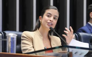 Xingar uma mulher pode virar crime imprescritível. Matar, não