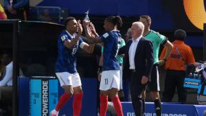 Olise justifica a Deschamps