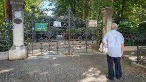 Il Giardino pubblico di Trieste (per ora) rimane chiuso: l’albero spezzato ha 180 anni