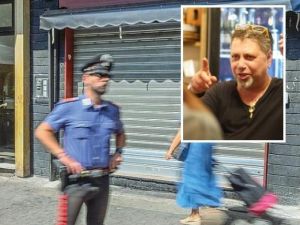 La lite per l'ordinazione alla birreria del Vomero e il pugno al titolare: ecco cosa è successo. Emanuele Fiocco ora è fuori pericolo: si cerca l'aggressore