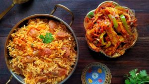 ലഞ്ച് ബോക്സ് കളറാക്കാൻ സോസേജ് പുലാവും എഗ്ഗ് സ്ട്രിപ്സ് മസാലയും