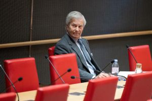 Prisma : Vincent Bolloré, le « fossoyeur de journalistes » a encore frappé
