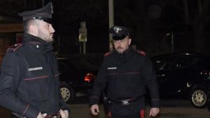 Rapina in villa, imprenditrice minacciata con la pistola. Malviventi in fuga con un ingente bottino