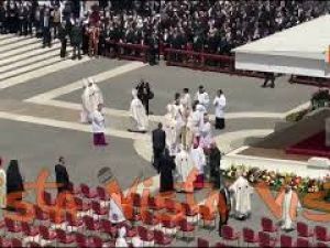 Addio a Cardinale Ruini, ecco Papa Leone che lo saluta dopo Messa intronizzazione nel 2025