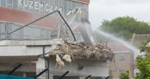 Demolition of Anglia Square bridge begins after huge dust cloud forces safety review