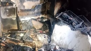 Incendio a Muggia, l’appello della donna rimasta senza casa: «Siamo in strada, non abbiamo più niente»