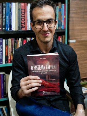 “Não foi incompetência, foi projeto”: cientista político diz que Estado sabotou a educação brasileira