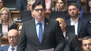 Mrdić (SNS) o pravosudnim zakonima: Nijedan zakon nije povučen, već da su zakoni unapređeni