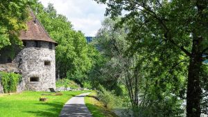 Mann erleidet Kopfverletzung bei Angriff beim Bad Säckinger Gallusturm – wer hat etwas gesehen?