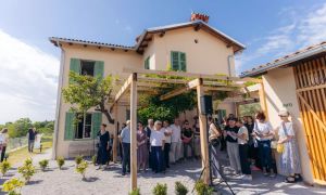 Prenovljena Kosovelova domačija v srcu Krasa vabi s pripovedjo o celotni družini