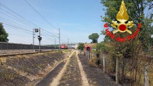 Fermi per ore sotto il sole sul treno senza aria condizionata: incubo sull’Alta Velocità per un guasto alla linea elettrica
