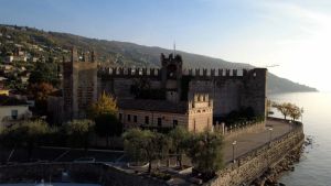Il Lago di Garda riscopre la sua storia: dall’antica limonaia ai capolavori di antiquariato