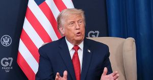 Trump y la niña que se ha rapado