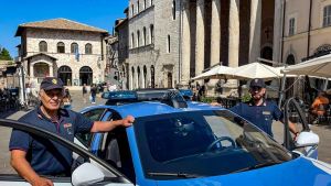 Oltre 100 messaggi minacciosi alla fidanzata in un giorno: scattano i domiciliari