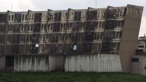 Dentro all’inferno di Sollicciano: “Senza acqua calda per settimane. Le cimici? Punture ovunque”