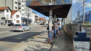 Neke „pečurke“ stare i po 40 godina: Nesreća u Mladenovcu pokrenula pitanje održavanja autobuskih stajališta