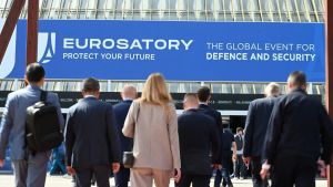 Un journaliste de Politis empêché d’accéder au salon de l’armement Eurosatory : le tribunal administratif tranche en faveur du média et contraint Laurent Nunez à autoriser l’accréditation