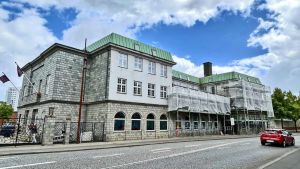 Halvan­det år efter over­ta­gel­se: Ud­le­jer har fyldt Vej­les hi­sto­ri­ske te­a­ter­byg­nin...