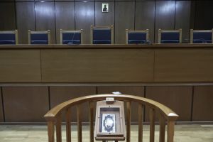 «Για ένα πουκάμισο αδειανό, για ένα email…»