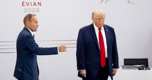 VIDEO Pogledajte kako je Trump ušetao među lidere na sastanku G7, dvoranom odjeknuo smijeh
