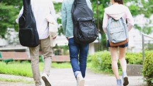 Los jóvenes son unos “memos”
